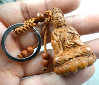 Soška Buddhy, klíčenka, dřevěná
